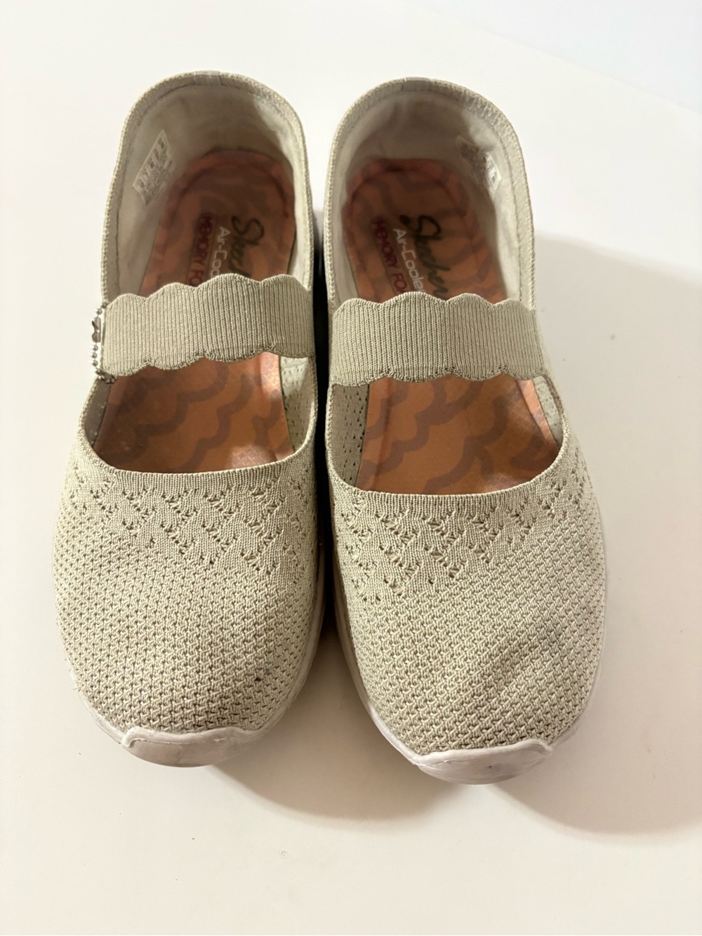 Skechers Women’s size 10 Beige Knit Mary Jane Comfort Shoes